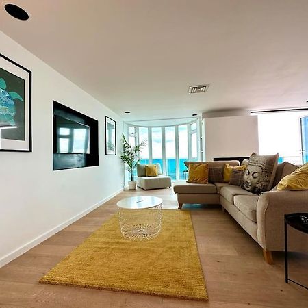 Seaside Panorama Retreat: Beachfront Comfort for Four Bournemouth Exterior photo